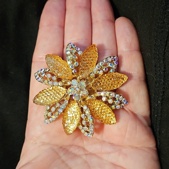 Flower Brooch Encrusted with Aurora Borealis and Brown Crystals - Picture 6 of 6